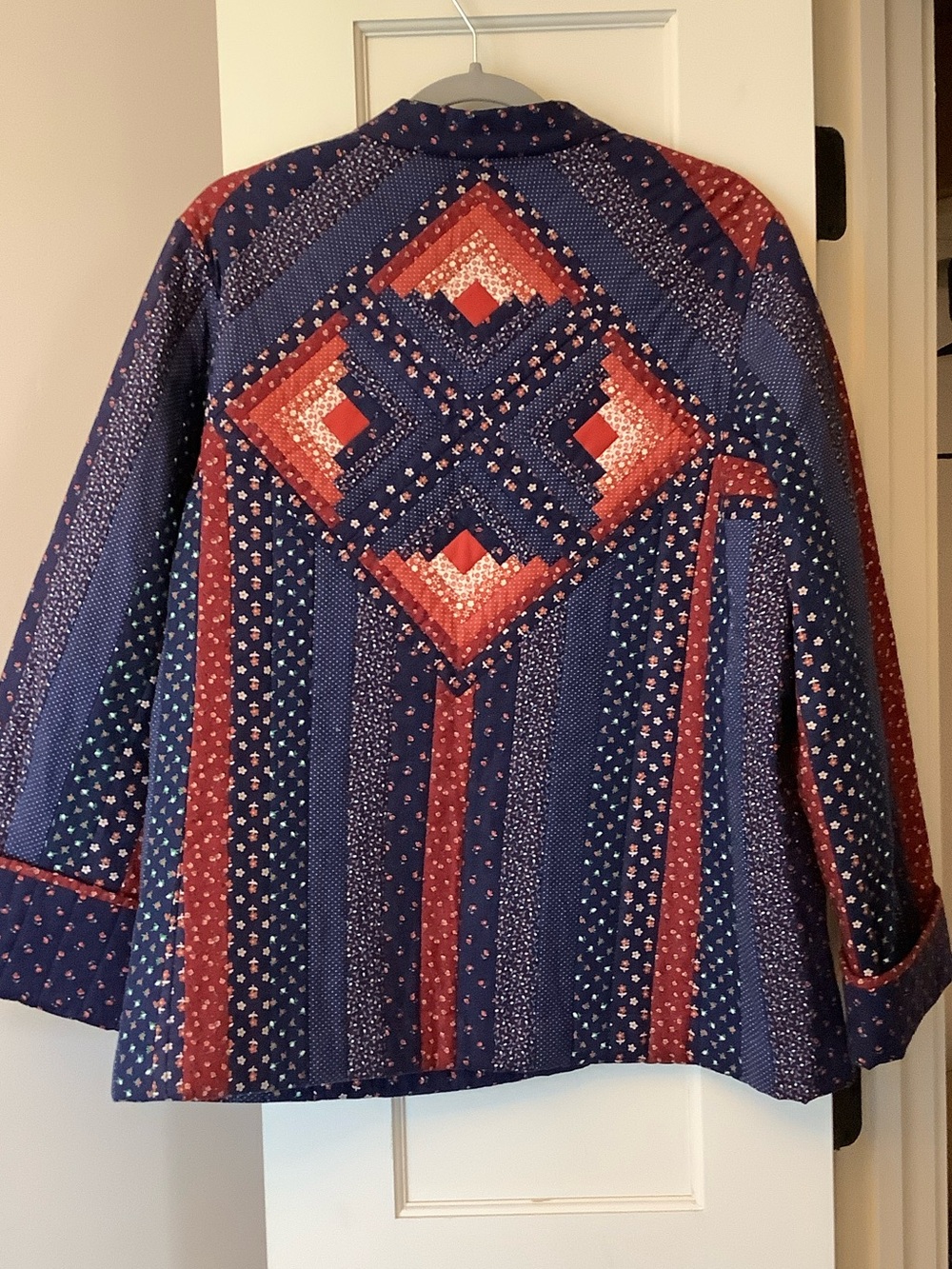 Handmade Quilted Patchwork Utility Tamarack Jacket in Navy and Red - Picture 6 of 9